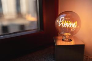 a glass globe with the word furniture written on it at Bheaven I Jugendstil Premium Apartment in Bremerhaven