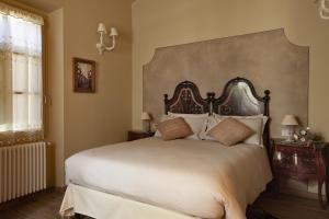 Posteľ alebo postele v izbe v ubytovaní B&B SASSO DI ROCCA