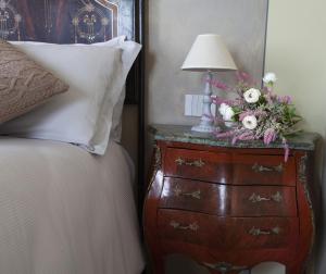 Posteľ alebo postele v izbe v ubytovaní B&B SASSO DI ROCCA