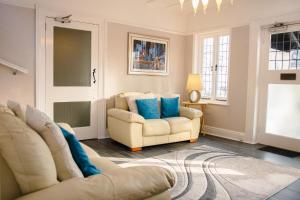 a living room with two chairs and a couch at Silverlands Guest House in Torquay