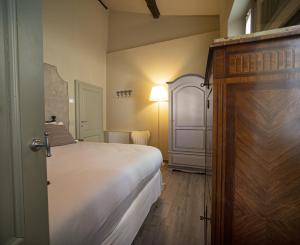 Posteľ alebo postele v izbe v ubytovaní B&B SASSO DI ROCCA