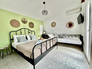 Postel nebo postele na pokoji v ubytování Villa Krokali Lindos