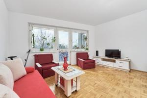 Televízia a/alebo spoločenská miestnosť v ubytovaní Apartments Wrocław Legnicka by Noclegi Renters