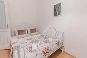 Postel nebo postele na pokoji v ubytování Arya apartment