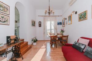 Posezení v ubytování Arya apartment
