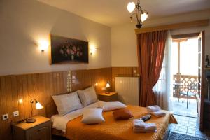 A bed or beds in a room at La Petri Studios with Fireplace & View