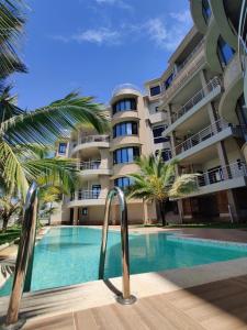 Majoituspaikassa English Point Residence Beach Apartments Mombasa tai sen lähellä sijaitseva uima-allas