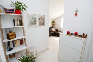 Knihovna v apartmánu