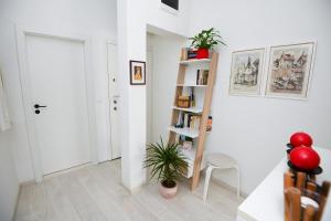 Knihovna v apartmánu