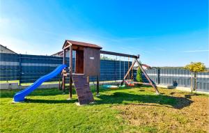 Herní místnost nebo prostor pro děti v ubytování Lovely Home In Gracec With Sauna