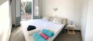 Posteľ alebo postele v izbe v ubytovaní Apartment Tamariu Elvira just 200m far from the Beach