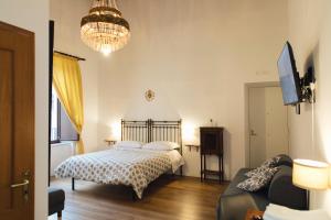 A bed or beds in a room at Relais CuoreNapoletano