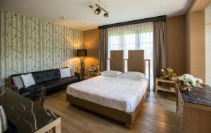 a hotel room with a bed and a couch at Podere del Priorato in Albinia