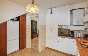 Η κουζίνα ή μικρή κουζίνα στο Lovely Home In Sainte-Marie-La-Mer