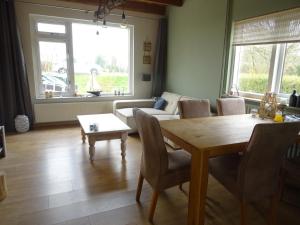 a living room with a table and a couch at Kustverhuur, Breskens, 't Zandertje in Breskens