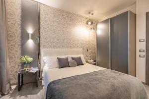Postel nebo postele na pokoji v ubytování Romagna Suite Hotel