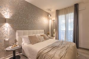 Postel nebo postele na pokoji v ubytování Romagna Suite Hotel