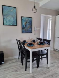 Posedenie v ubytovaní Apartament Sosnowy Las