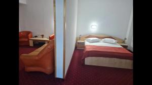 Hotel Cornul Vanatorului tesisinde bir odada yatak veya yataklar
