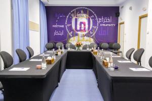 a conference room with a long table with chairs at Hôtel La Perle de Mogador in Essaouira