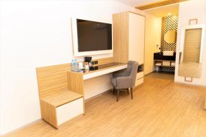 TV a/nebo společenská místnost v ubytování Hotel Plaza by Kavia