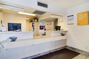 a waiting room at a hospital with a counter at Motel 6-Farmington, NM in Farmington