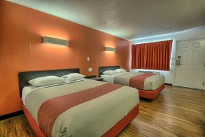 Postel nebo postele na pokoji v ubytování Motel 6-Lima, OH