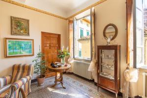 a living room with a table and a window at Casa Anna in Lucca
