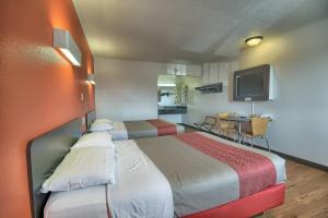 Ένα ή περισσότερα κρεβάτια σε δωμάτιο στο Motel 6-Lima, OH