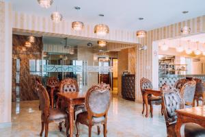 Un restaurant sau alt loc unde se poate mânca la Lima Central Design Hotel Spa & Club
