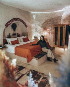 Postel nebo postele na pokoji v ubytování Kalsedon Cave Suites