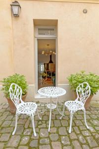 two chairs and a table and a table and two chairs at LA SUITE DE L'ORANGERIE in Versailles