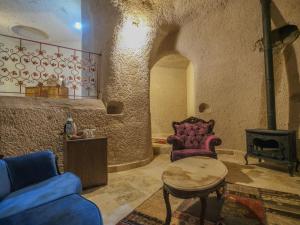Posezení v ubytování Kalsedon Cave Suites