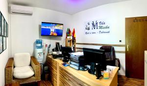 Televízia a/alebo spoločenská miestnosť v ubytovaní Guest House Vila Micika Dubrovnik