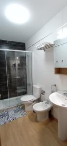 a bathroom with two sinks and a shower and a toilet at Casa Salitre in Hermigua