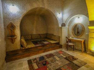 Postel nebo postele na pokoji v ubytování Kalsedon Cave Suites