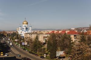 a view of a city with a church and a street at Найкраще розташування у місті Нові smart-квартири in Uzhhorod