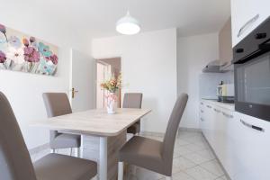 Kuchyň nebo kuchyňský kout v ubytování Apartments Rudi