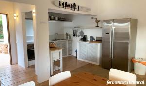 Køkken eller tekøkken på Casa Lilu Playa Migjorn - Formentera Natural