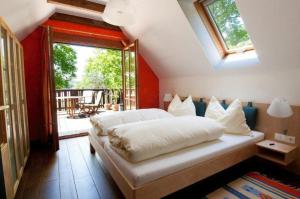 Postel nebo postele na pokoji v ubytování Hotel Garni Winzerhof Hödl