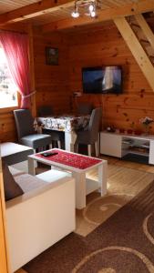 Televisor o centre d'entreteniment de Vikendice Mijajlović 1