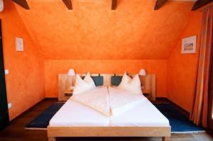 Postel nebo postele na pokoji v ubytování Hotel Garni Winzerhof Hödl