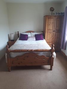 Postel nebo postele na pokoji v ubytování NO 9 The Willows, Ballinamore, Entire home