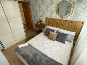 a bedroom with a white bed and a mirror at San Agustin Centro in Logroño