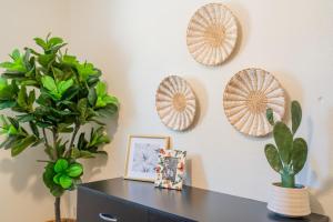 Galeriebild der Unterkunft Cozy Boho Mesa Home with Diving Pool! in Mesa