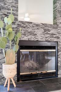 Galeriebild der Unterkunft Cozy Boho Mesa Home with Diving Pool! in Mesa