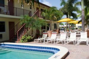 The swimming pool at or close to Surf Side Resort