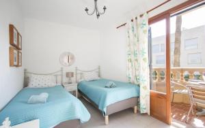 Posteľ alebo postele v izbe v ubytovaní Cosy Home with Pool ideal for Family & Sports near Beach in Port de Pollença + 36 fotografií