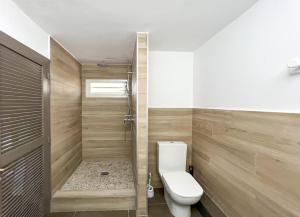 Koupelna v ubytování Front line unit 520 ft2 - 48 m2, on second floor, stunning ocean view