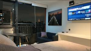 Una televisión o centro de entretenimiento en Studios Sampa - Parque Augusta